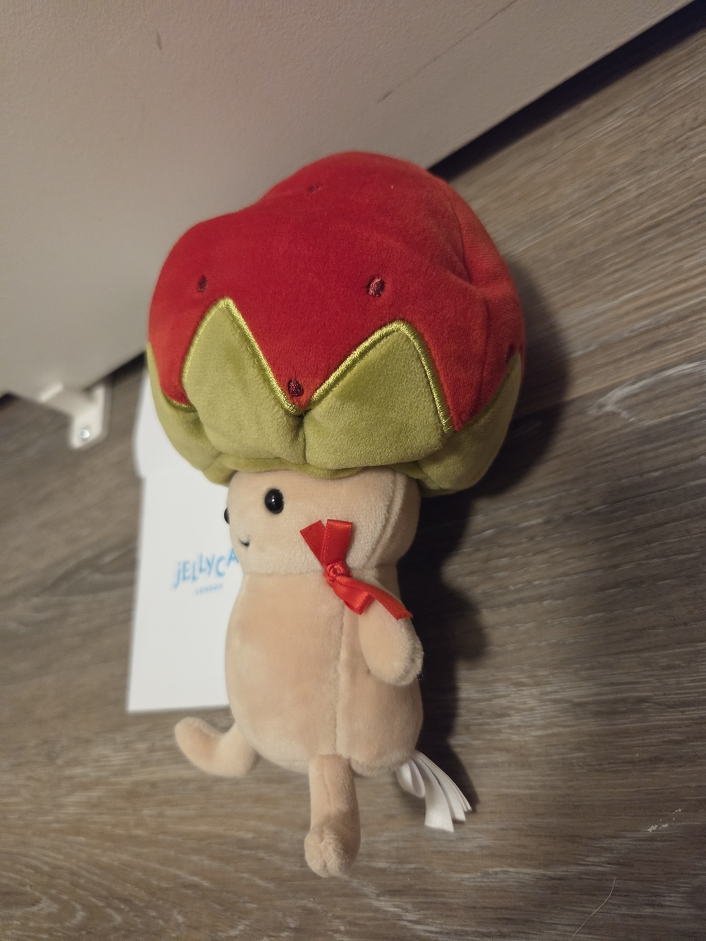 Jellycat RETIRED Beret Strawberry Mushroom Fun Guy Plush - Red & Green BNWOT - Picture 2 of 7